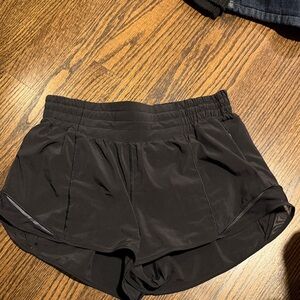 Lululemon hotty hot shorts black size 6,